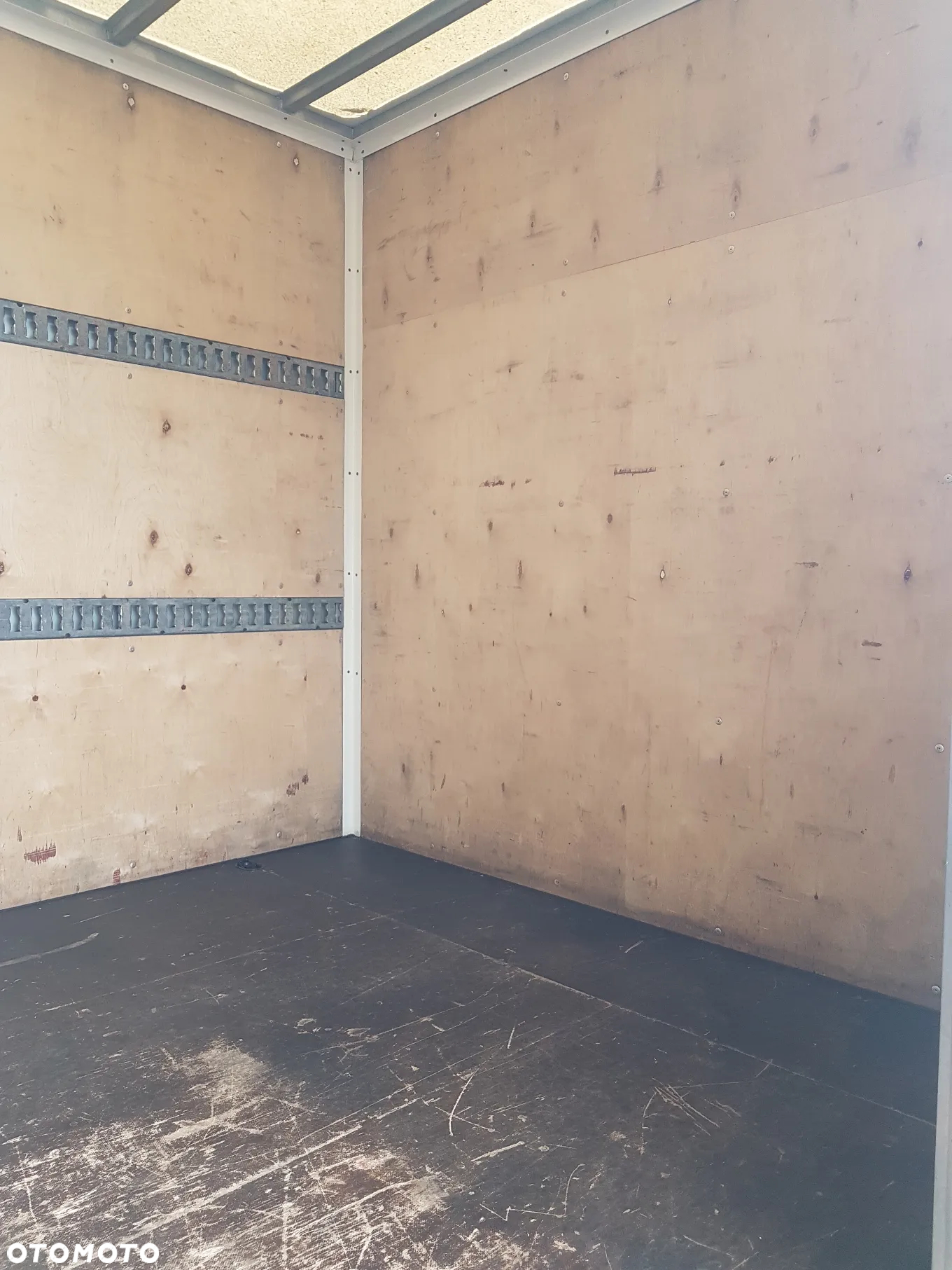 Iveco DAILY 3,0 KLIMA 8EP KONTENER 4,22x2,10x2,11 AC KRAJOWY DMC 3500 KG 35S15 - 32