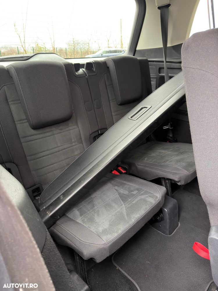 Volkswagen Touran - 10