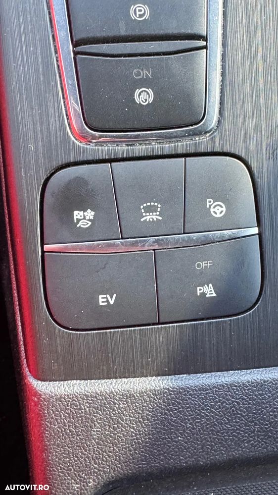 Ford Kuga 2.5 Duratec PHEV ST Line X - 24