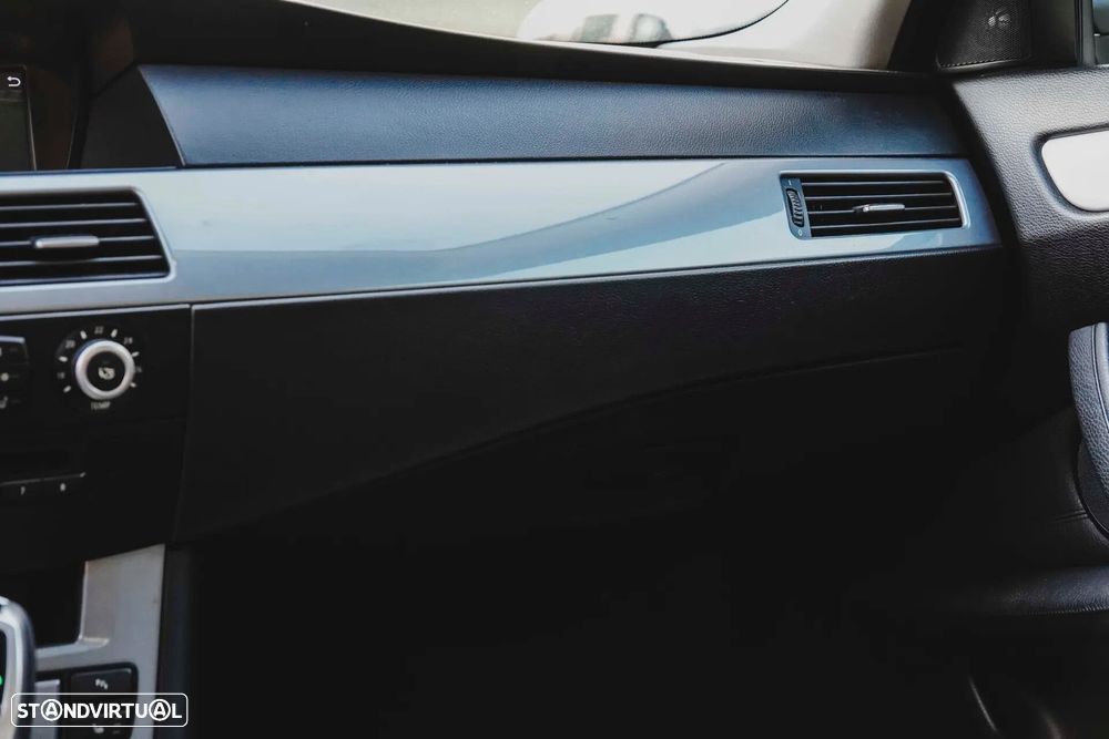 BMW 520 dA Touring Executive - 33