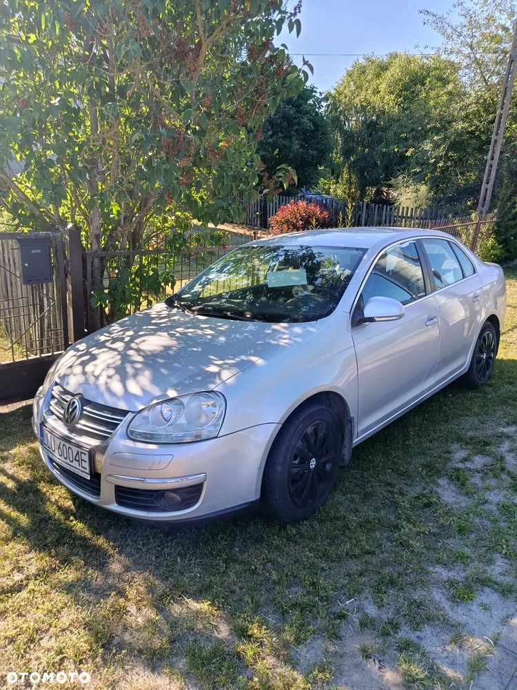 Volkswagen Jetta - 1