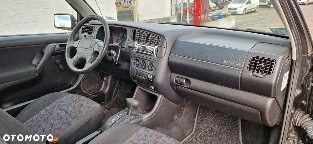 Volkswagen Golf 1.8 GL - 8