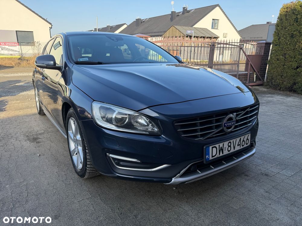 Volvo V60 D4 Geartronic Momentum - 1