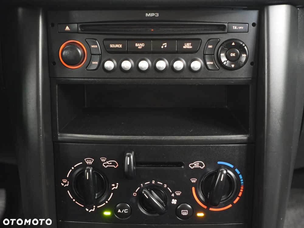 Peugeot 207 95 VTi Urban Move - 33