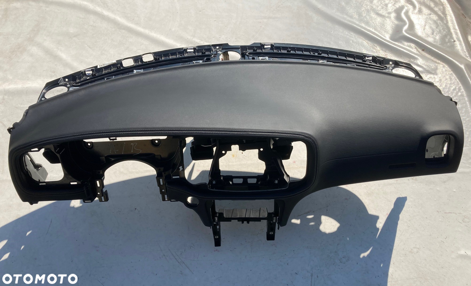 DODGE CHARGER DESKA SZYTA SKÓRA NIĆ KONSOLA KOKPIT PULPIT PÓŁKA PARAPET AIR BAG PODUSZKI AIRBAG PASY PAS KURTYNY AIRBAG FOTELA KOLAN PASY PAS Okazja Raz2 !!! - 2