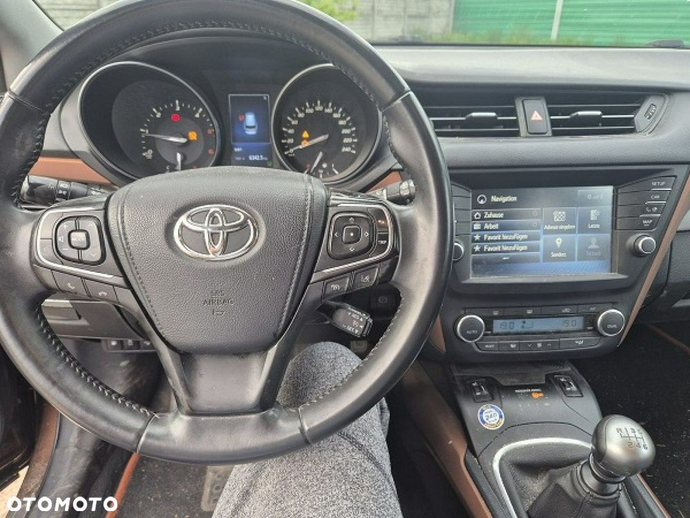 Toyota Avensis - 8