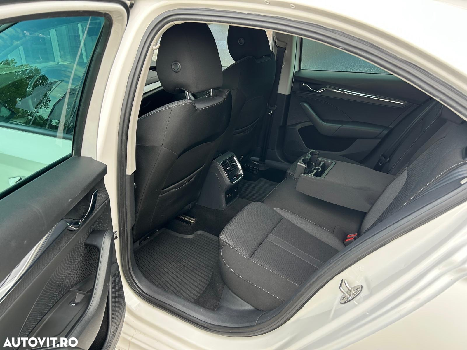 Skoda Octavia 2.0 TDI DSG Style - 9
