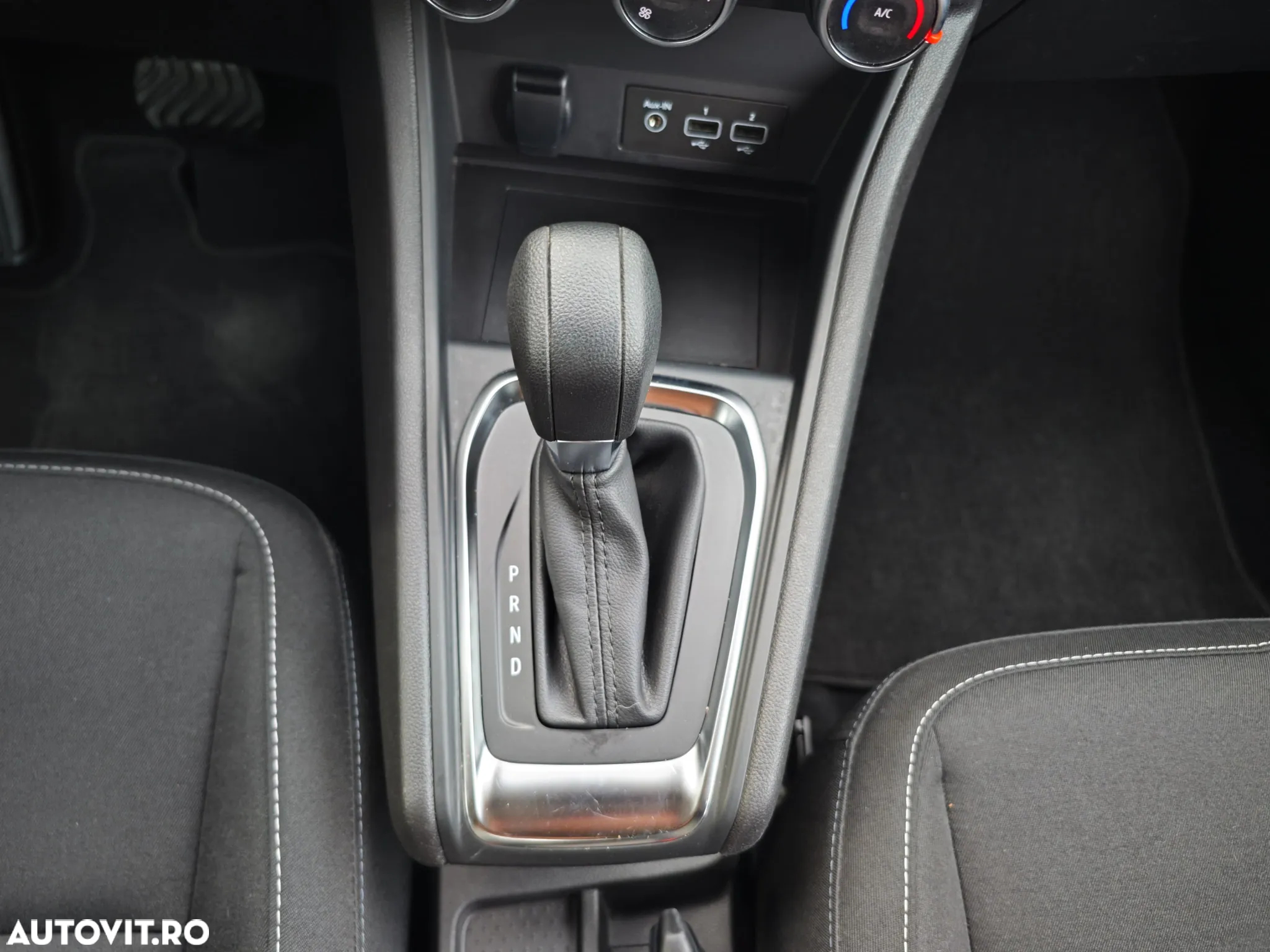 Renault Captur BLUE dCi 115 EDC BUSINESS EDITION - 24