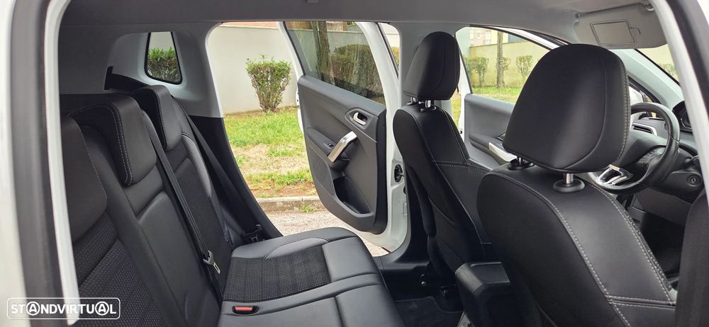 Peugeot 2008 1.6 BlueHDi Allure - 17