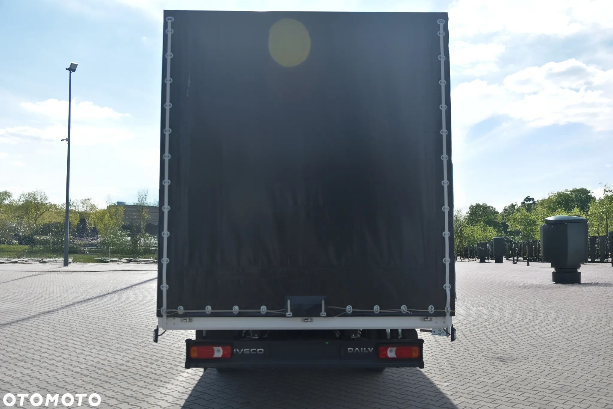 Iveco Daily zabudowa 10EP międzynarodowa kabina sypialna - 5