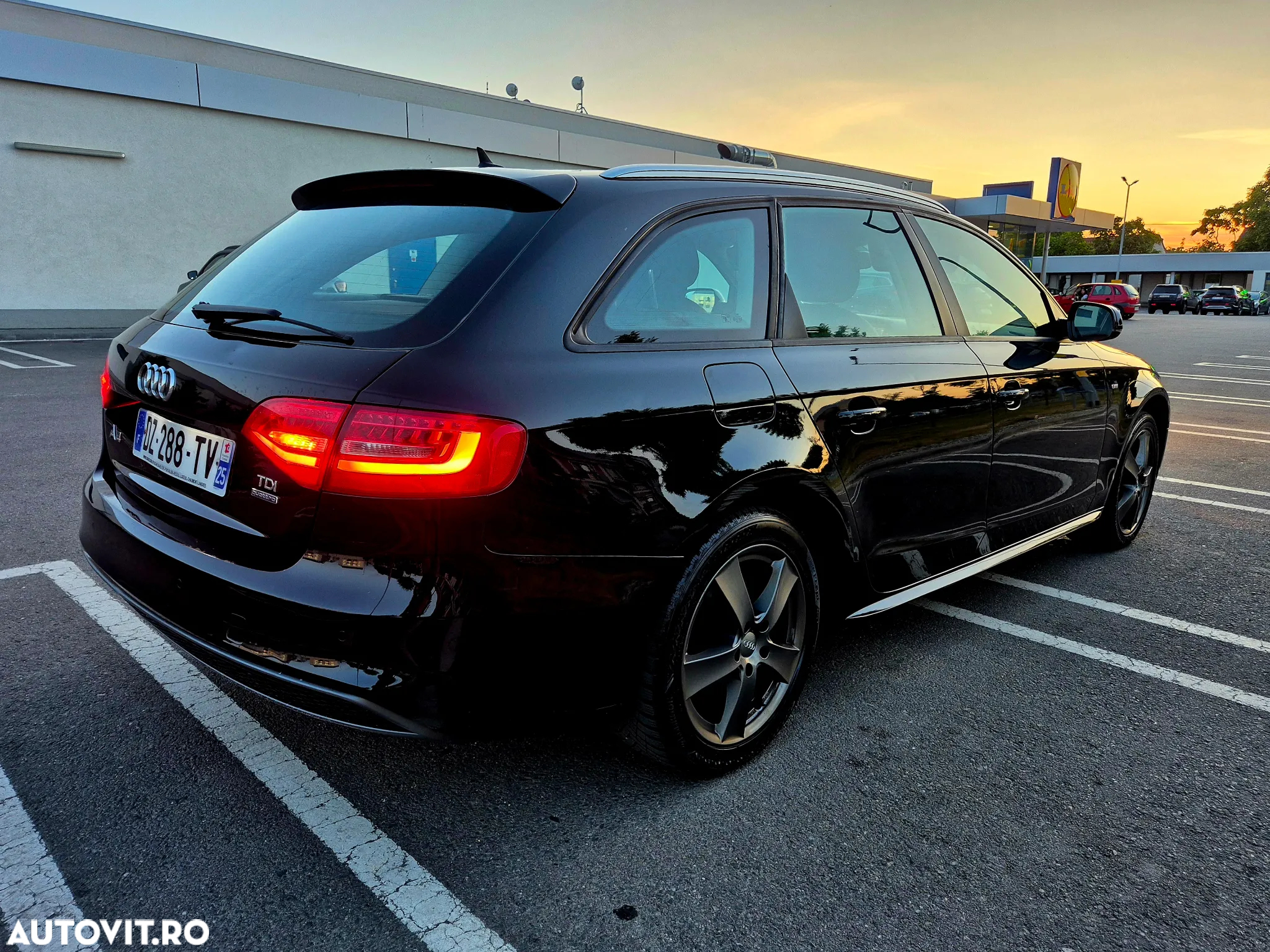 Audi A4 Avant 2.0 TDI DPF quattro S line Sportpaket - 6