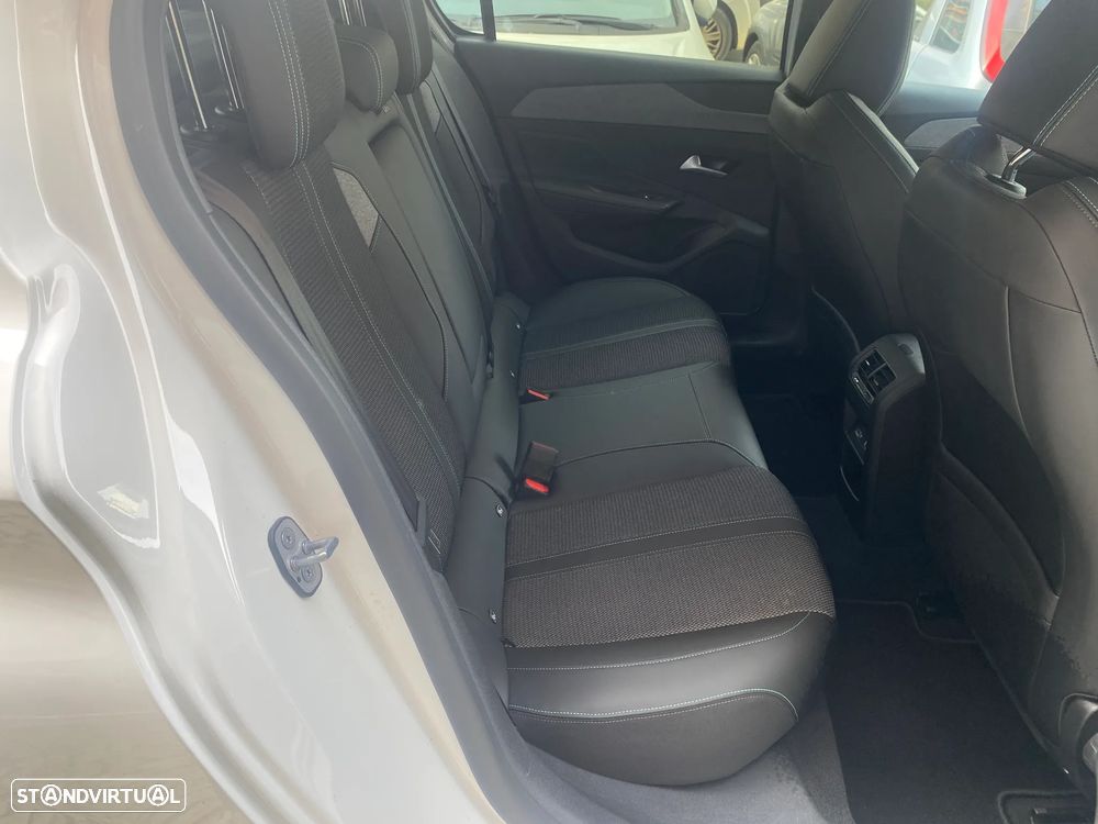 Peugeot 308 PureTech 130 GPF EAT8 Stop & Start Allure Pack - 26