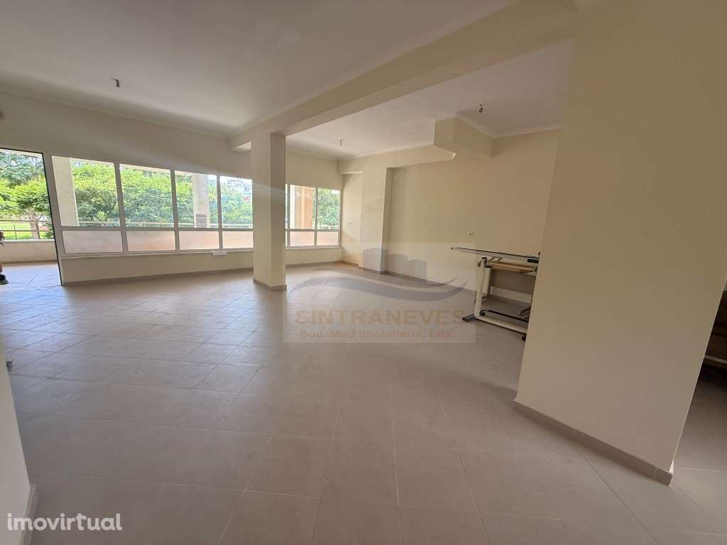 Loja à Venda - 80 m² | Amadora |1 Box | Arrecadação - Grande imagem: 3/9