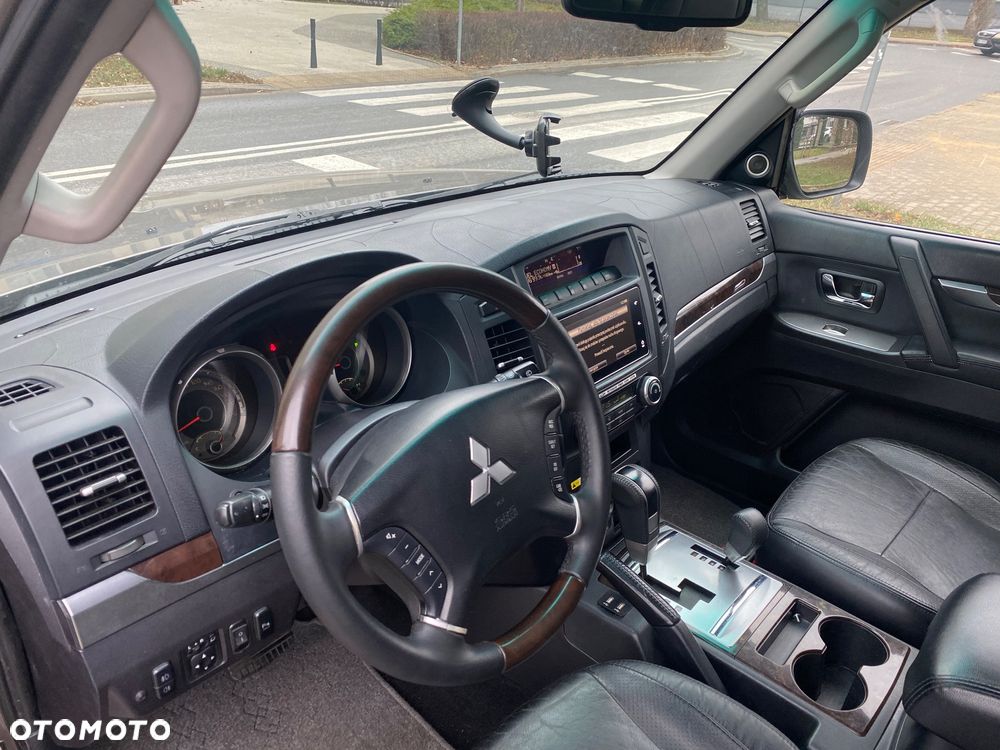 Mitsubishi Pajero - 14