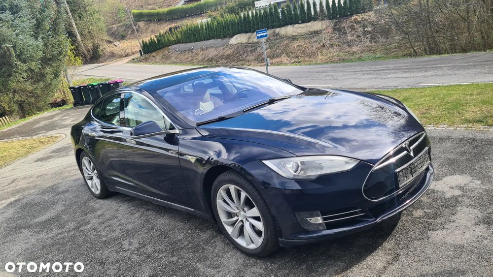 Tesla Model S - 1