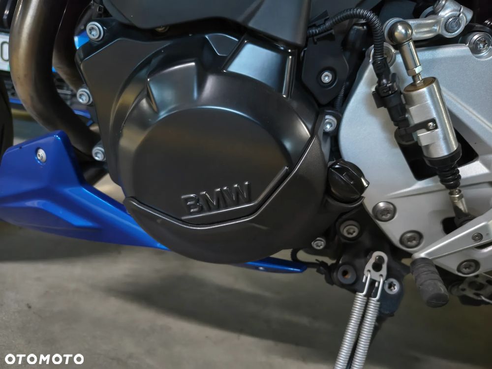 BMW F - 21