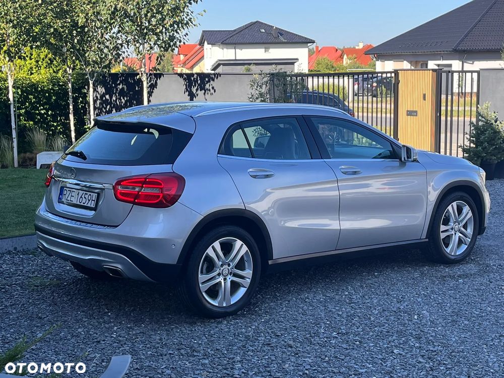 Mercedes-Benz GLA 180 - 33