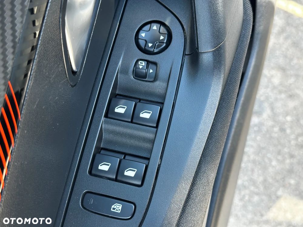 Peugeot 2008 PureTech 130 EAT8 Allure - 24