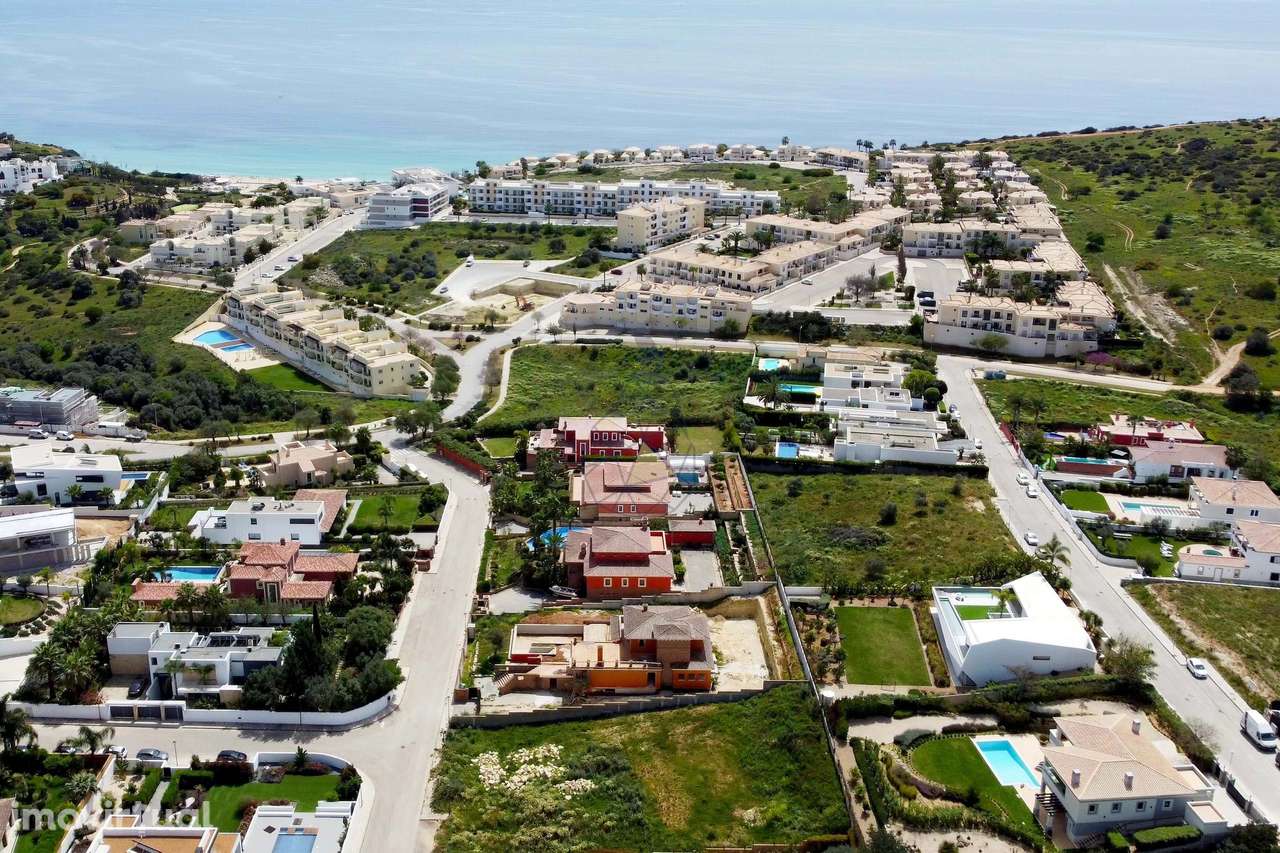 Moradia T4 Totalmente Remodelada em Porto de Mós - Lagos - Grande imagem: 2/23