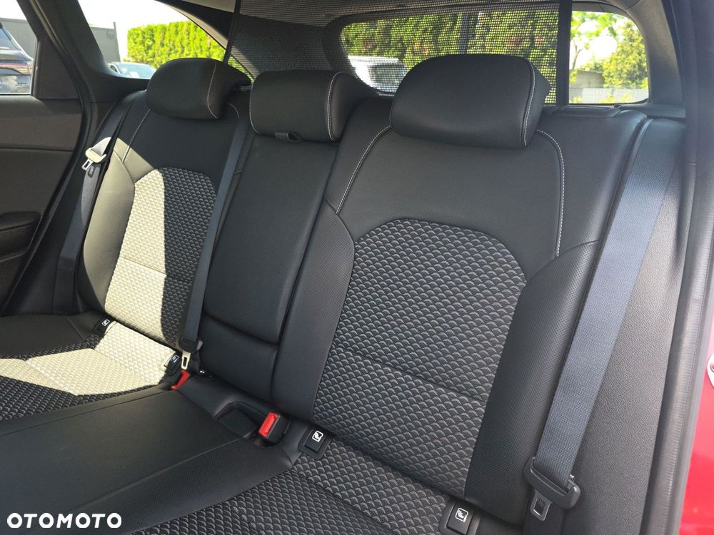 Kia Ceed - 11
