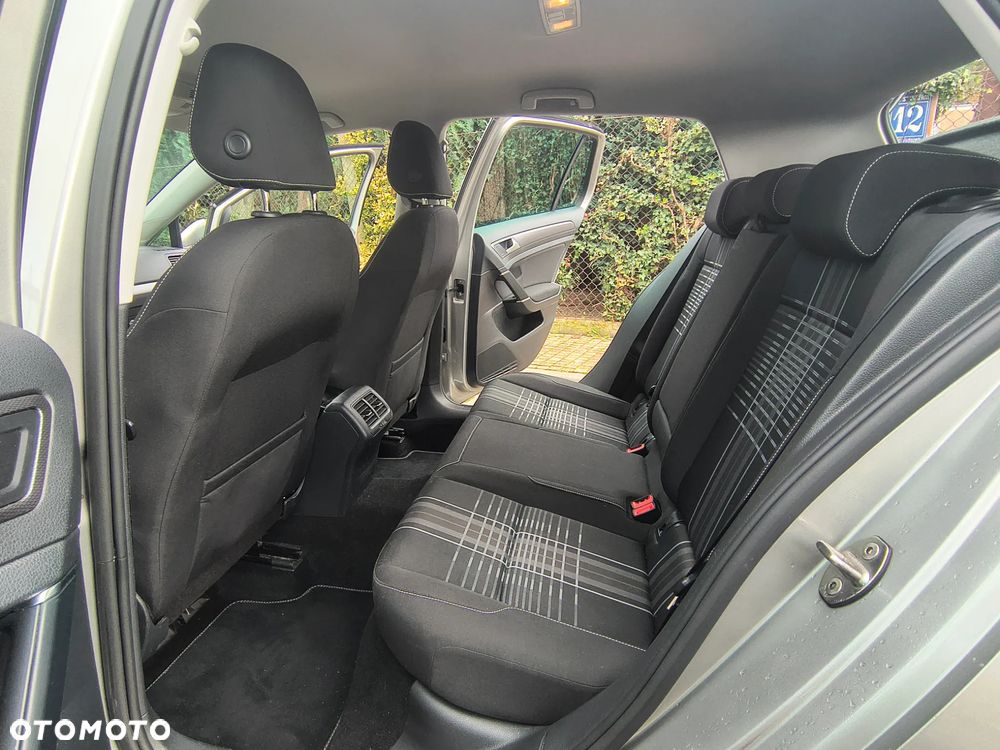 Volkswagen Golf - 11