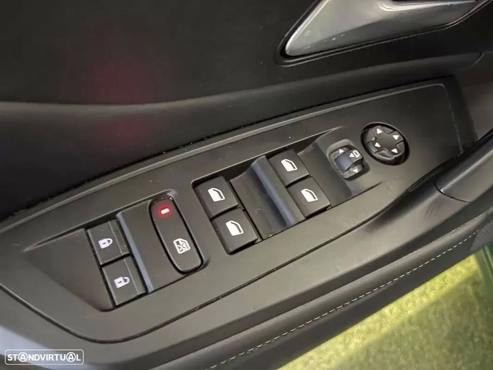 Peugeot 308 1.6 Hybrid Allure e-EAT8 - 32