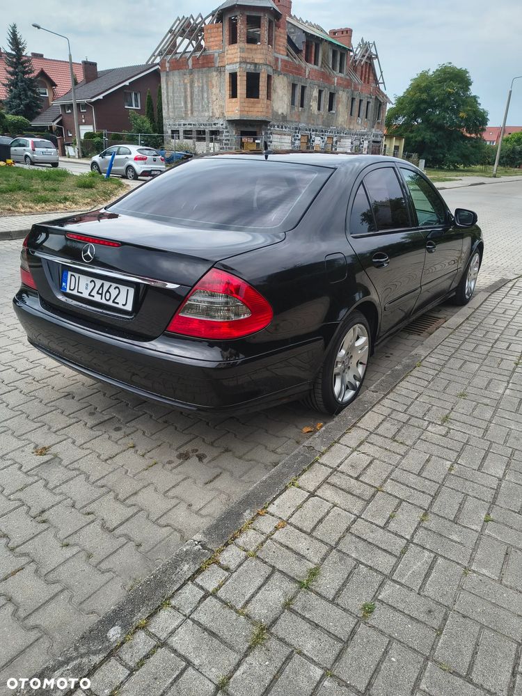 Mercedes-Benz E-Class 2006 photo 4