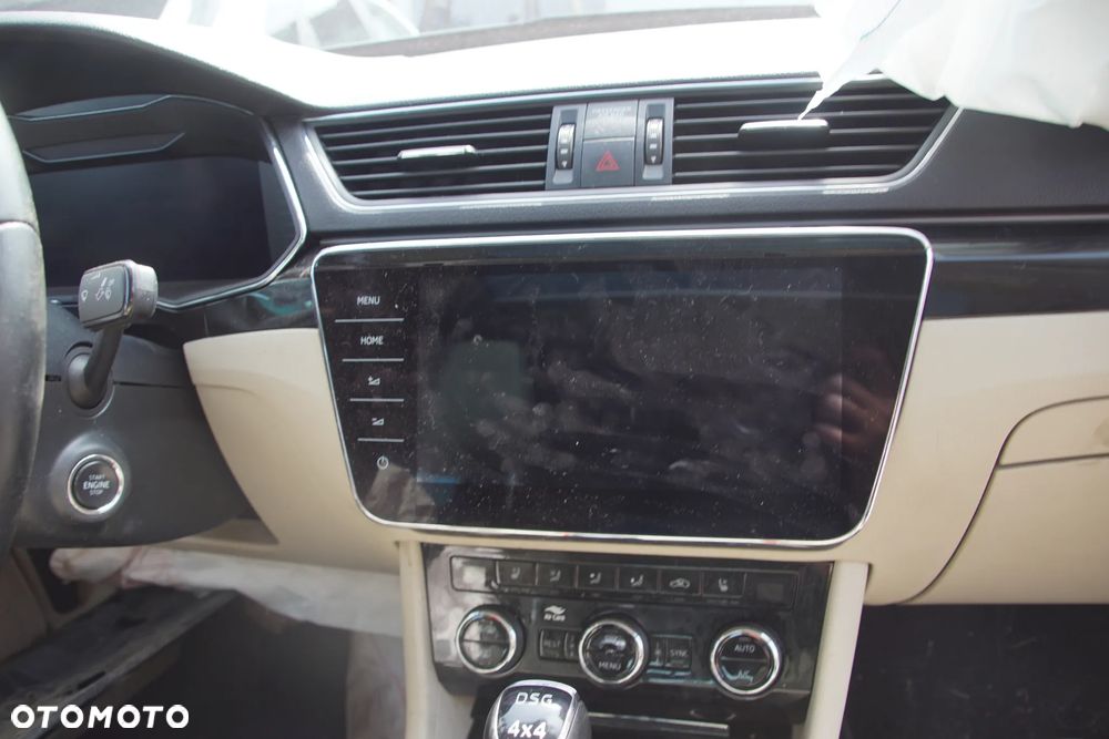 Auto na części - Skoda Superb III 2.0 TDI 190 KM DFHA TCX LF9R 2018R Silnik Skrzynia Drzwi Błotnik Zderzak Klapa Lampa Lusterko Klamka Szyba Deska Kokpit Sterownik Moduł Czujnik Licznik Wyświetlacz Panel Kierownica - 14