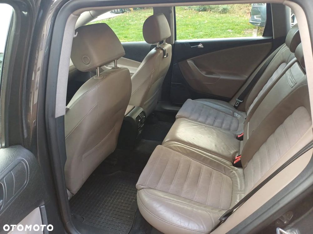 Volkswagen Passat 2.0 TDI DPF Highline - 13