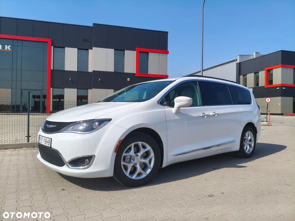 Chrysler Pacifica - 8