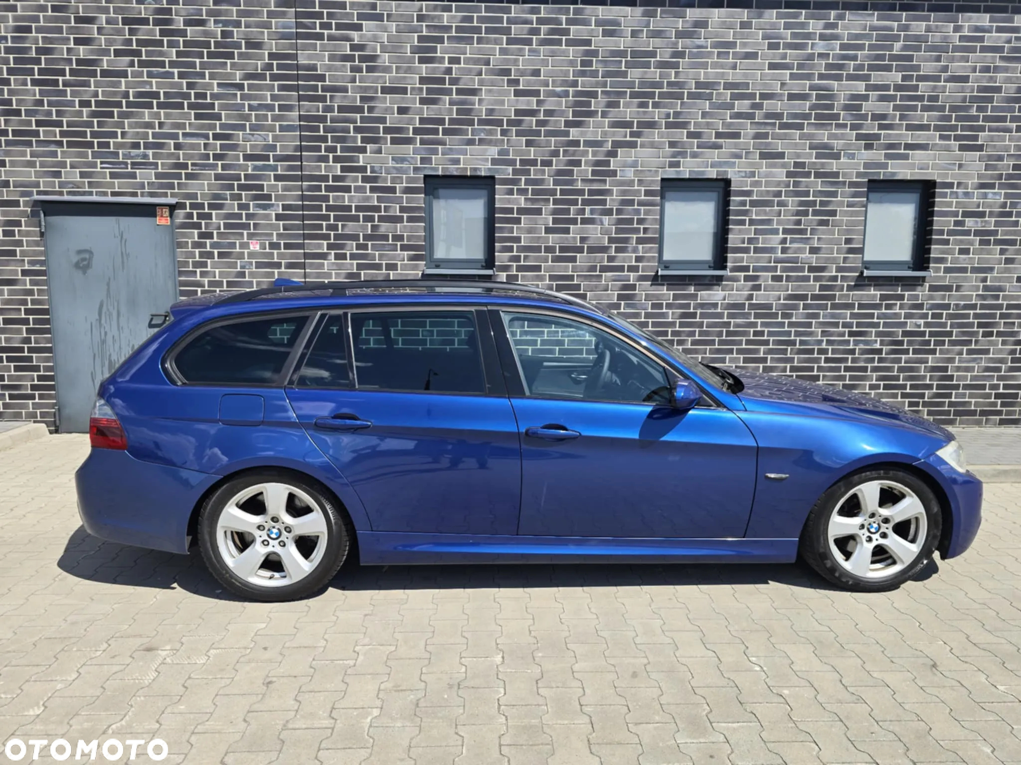 BMW Seria 3 330i Touring - 9