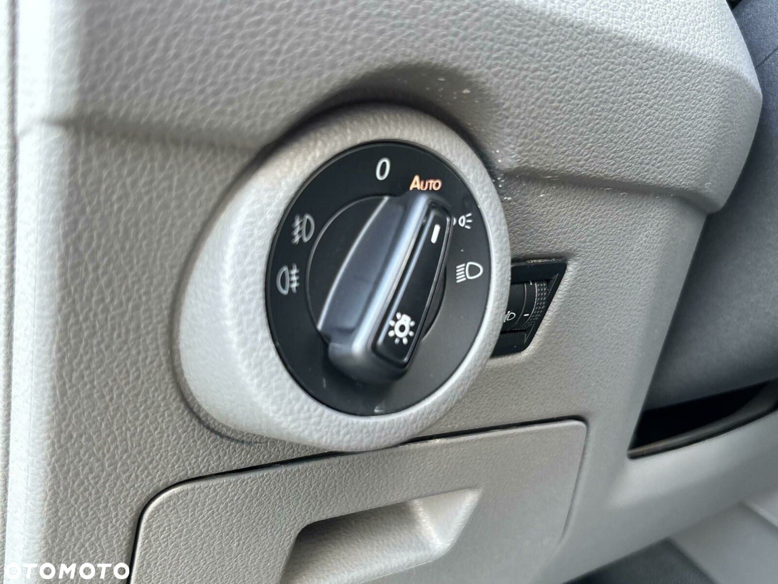 Volkswagen Caravelle - 12