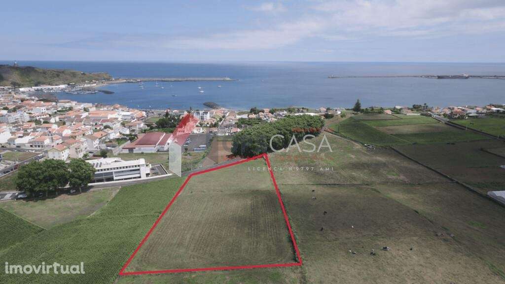 Terreno de 7.929 m2 no coração da Praia da Vitória - Grande imagem: 4/16