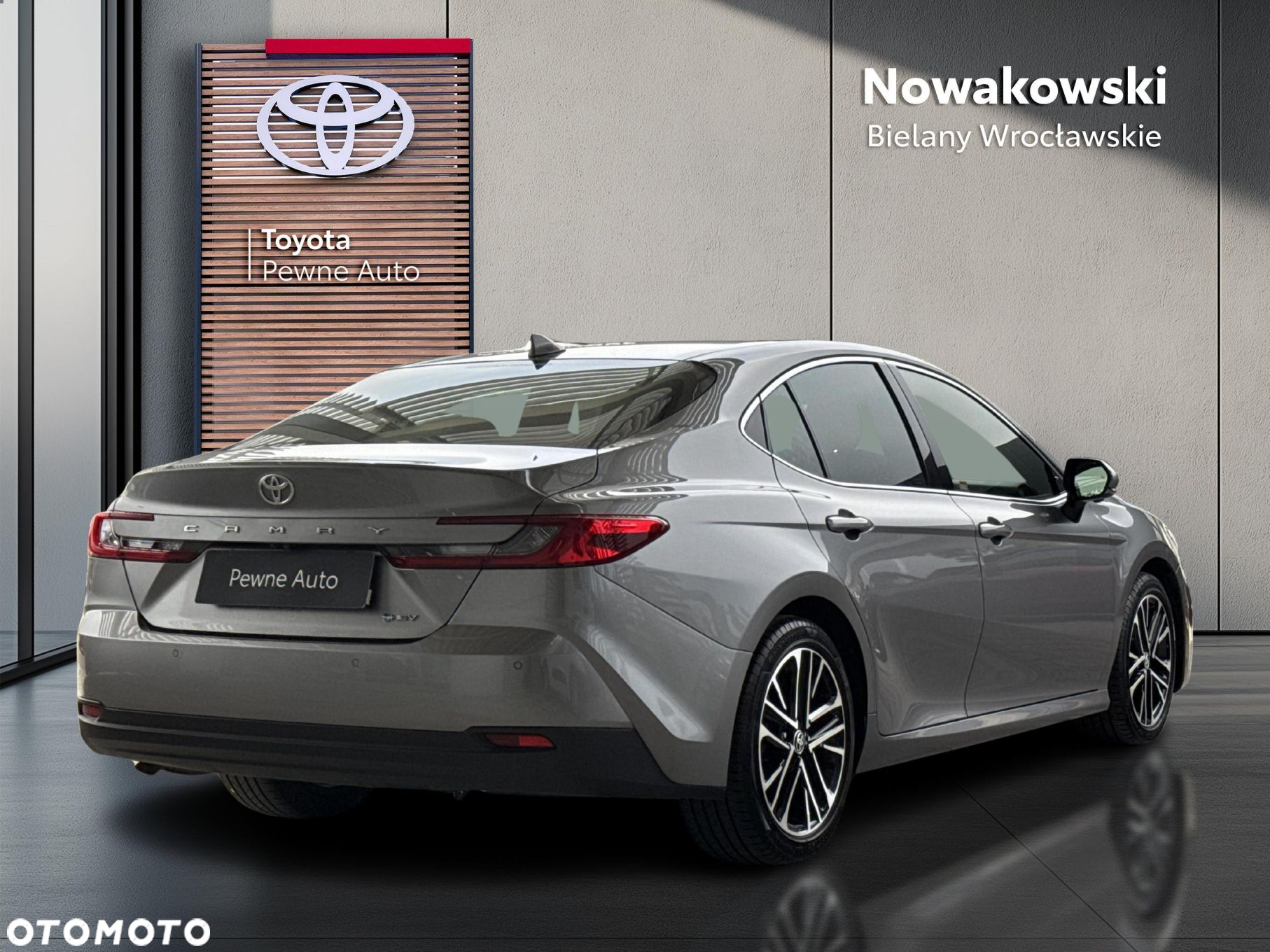 Toyota Camry - 5