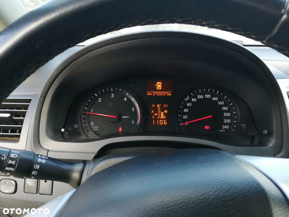 Toyota Avensis 2.2 D-4D Premium - 9