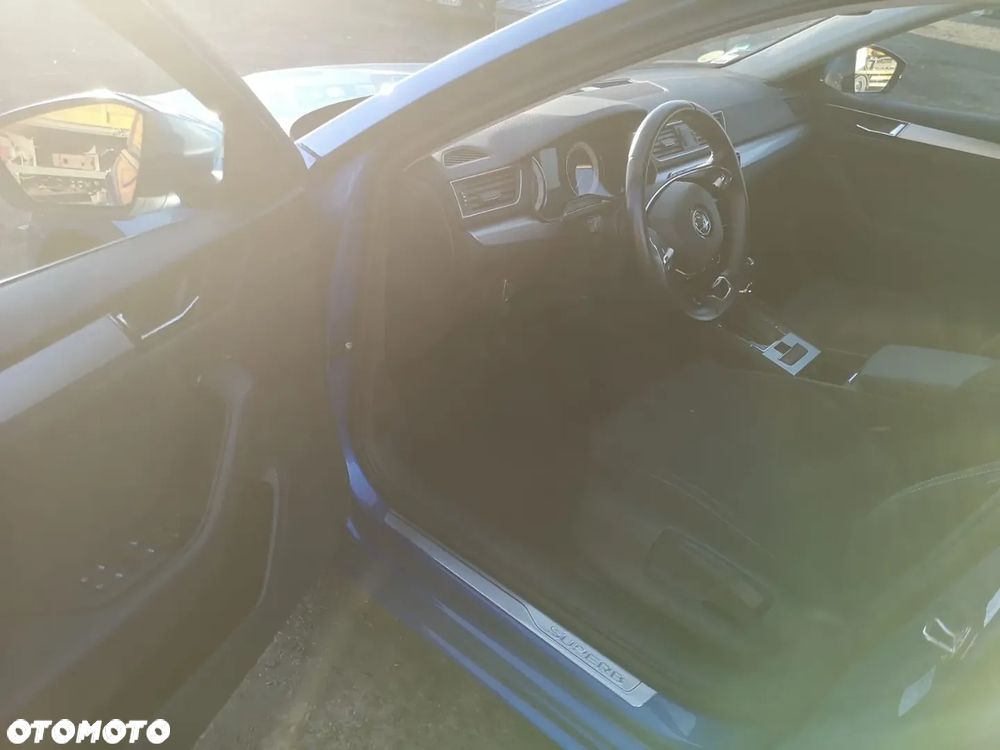 Skoda Superb 2.0 TDI DSG Ambition - 23