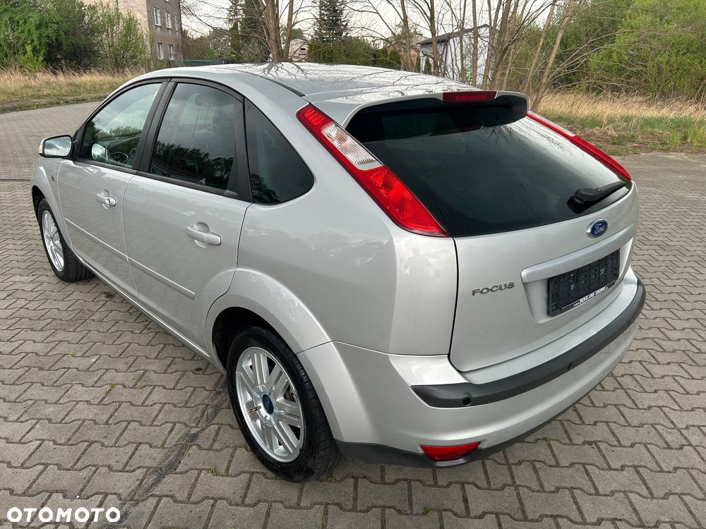 Ford Focus Ghia - 7