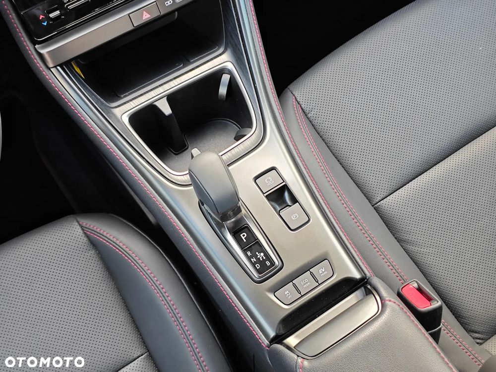 Lexus LBX 1.5 Hybrid Emotion - 16