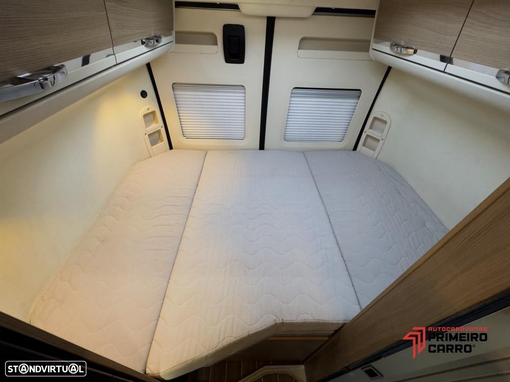 Adria Twin 600 SPT cama transversal - 17