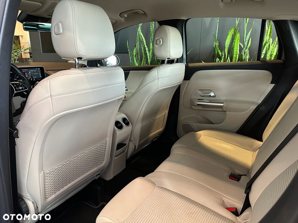 Mercedes-Benz GLA 200 Progressive - 12