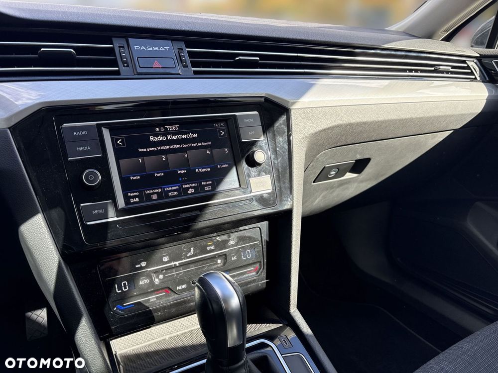 Volkswagen Passat - 20