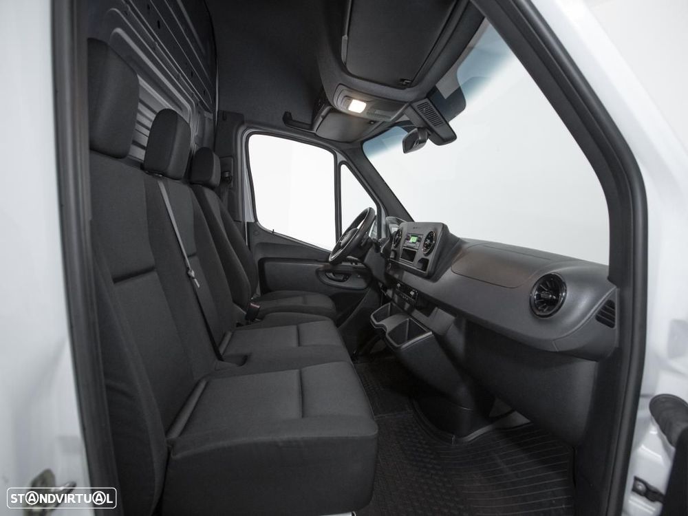 Mercedes-Benz E-SPRINTER - 11