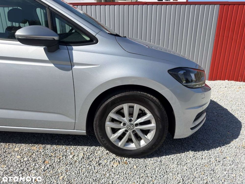 Volkswagen Touran - 11