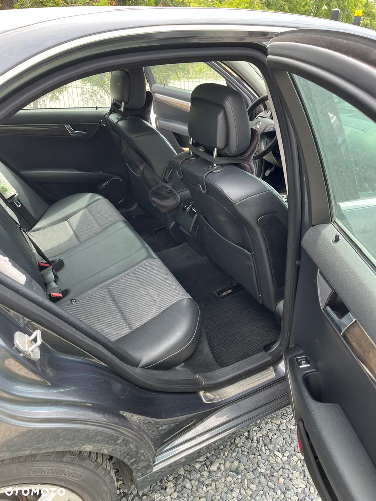 Mercedes-Benz Klasa C 220 CDI DPF Automatik Avantgarde - 24