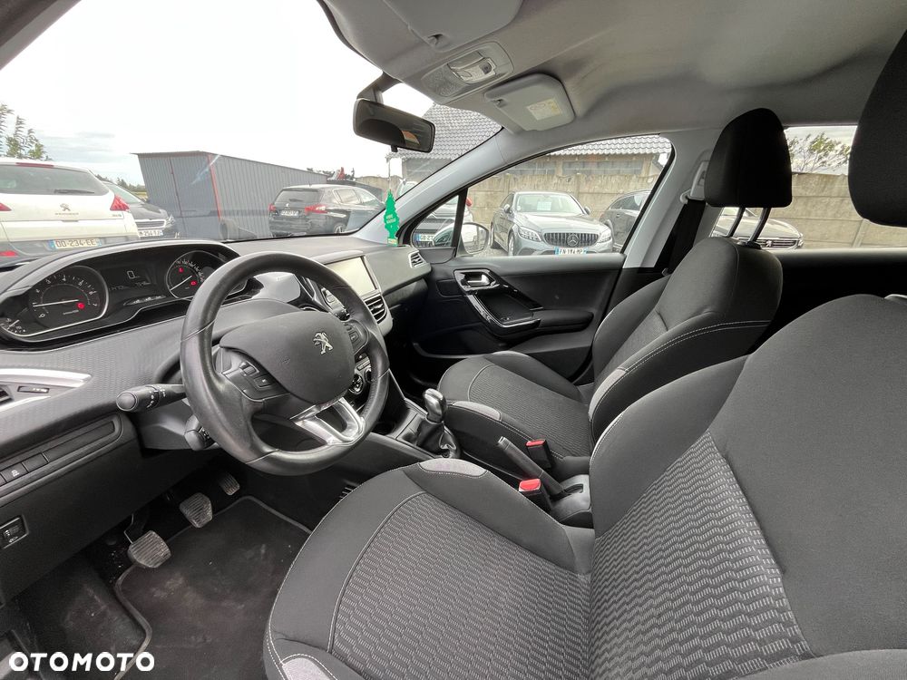 Peugeot 208 1.2 PureTech Style - 11