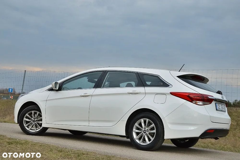 Hyundai i40 Kombi blue 1.6 Family - 9