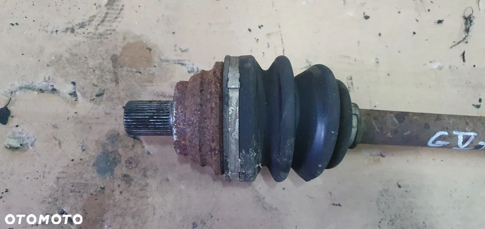 Półoś lewa krótka VW Golf V Plus 1.9 TDI - 2