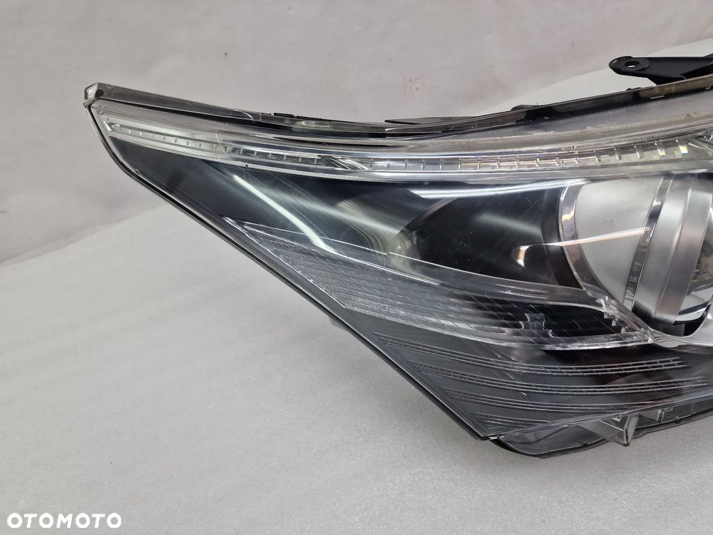 TOYOTA AVENSIS T27 LIFT 12- PRAWA LAMPA PRZEDNIA PRZÓD XENON , NR KOITO 05-28 , NR AUKCJI LPP53 - 6