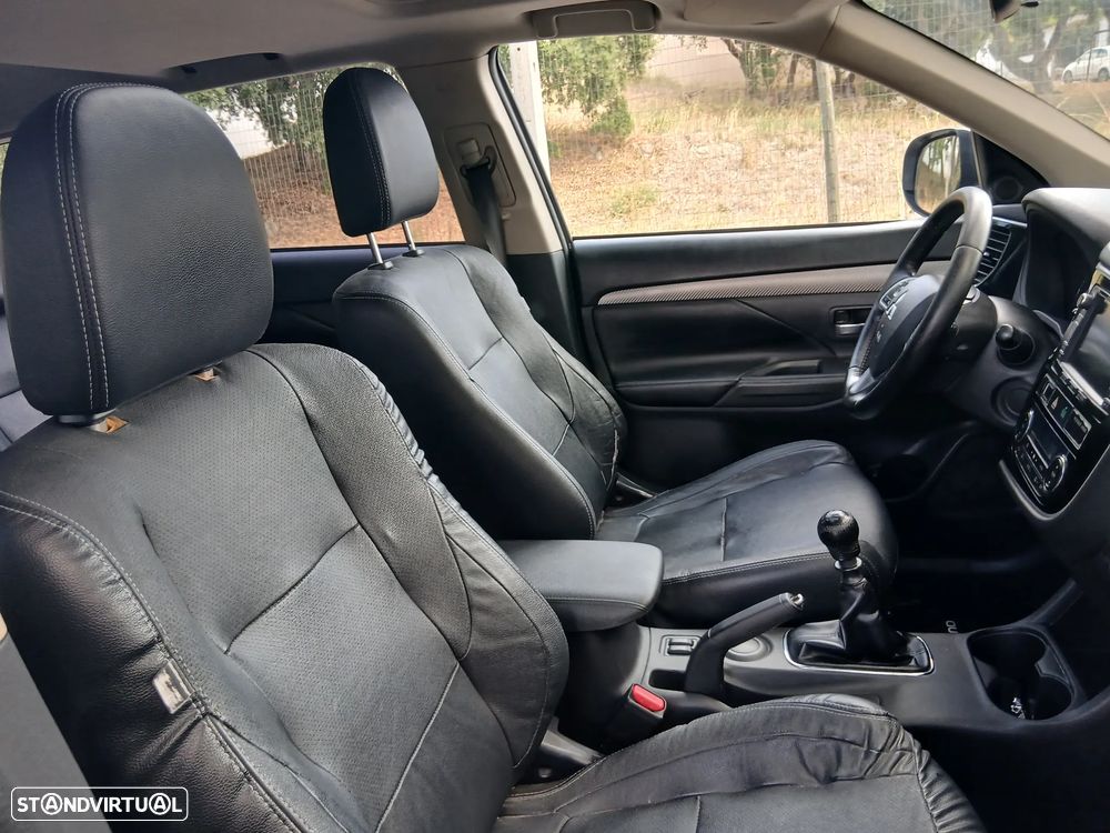 Mitsubishi Outlander 2.2 DI-D Instyle Navi - 42