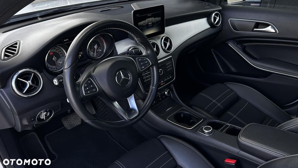 Mercedes-Benz GLA - 11